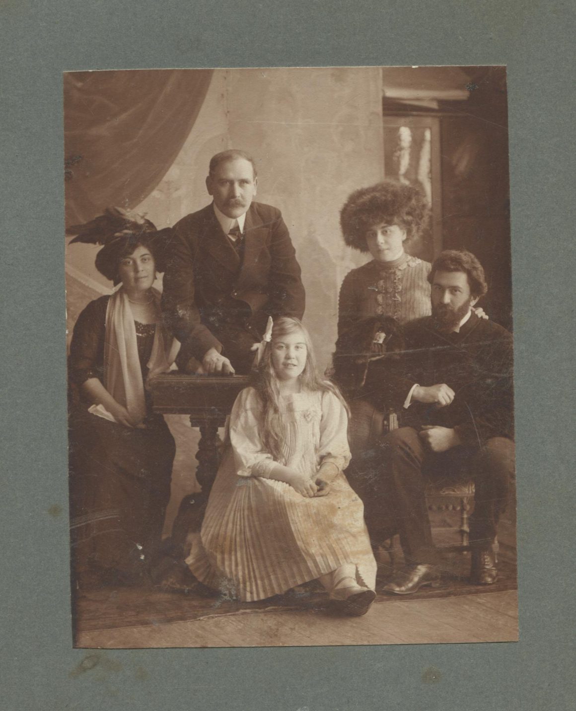 Фотографії з сімейного альбому Юшкевичей